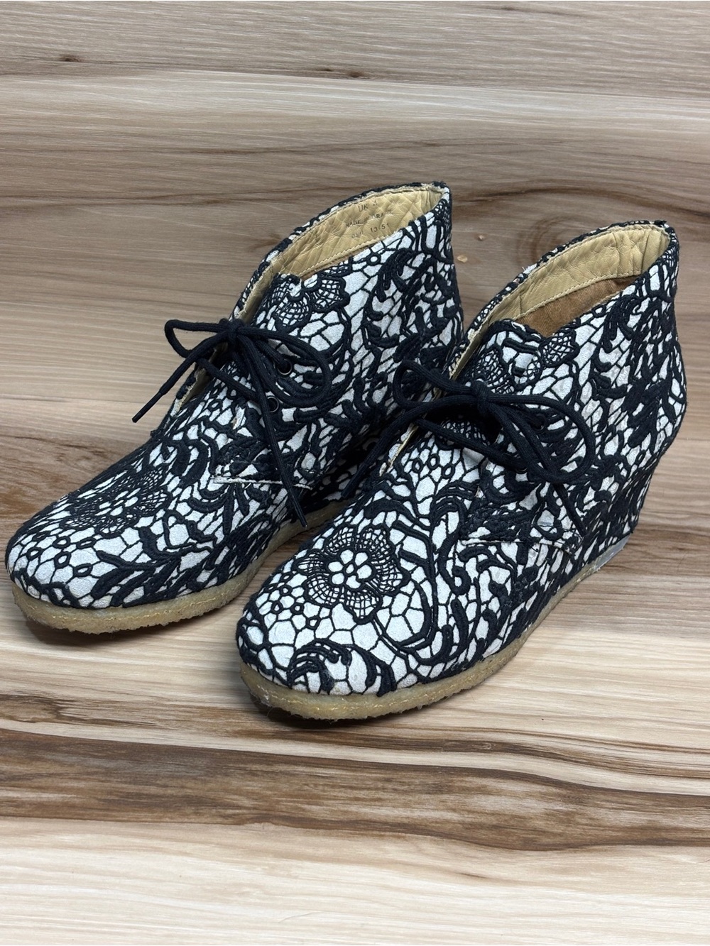 Clarks Originals American Retro wedge ankle boots with black lace overlay size 4